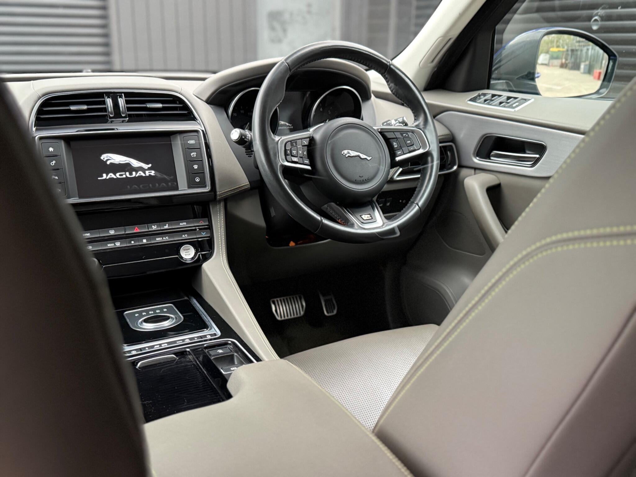 2018 Jaguar F-Pace thumbnail 3